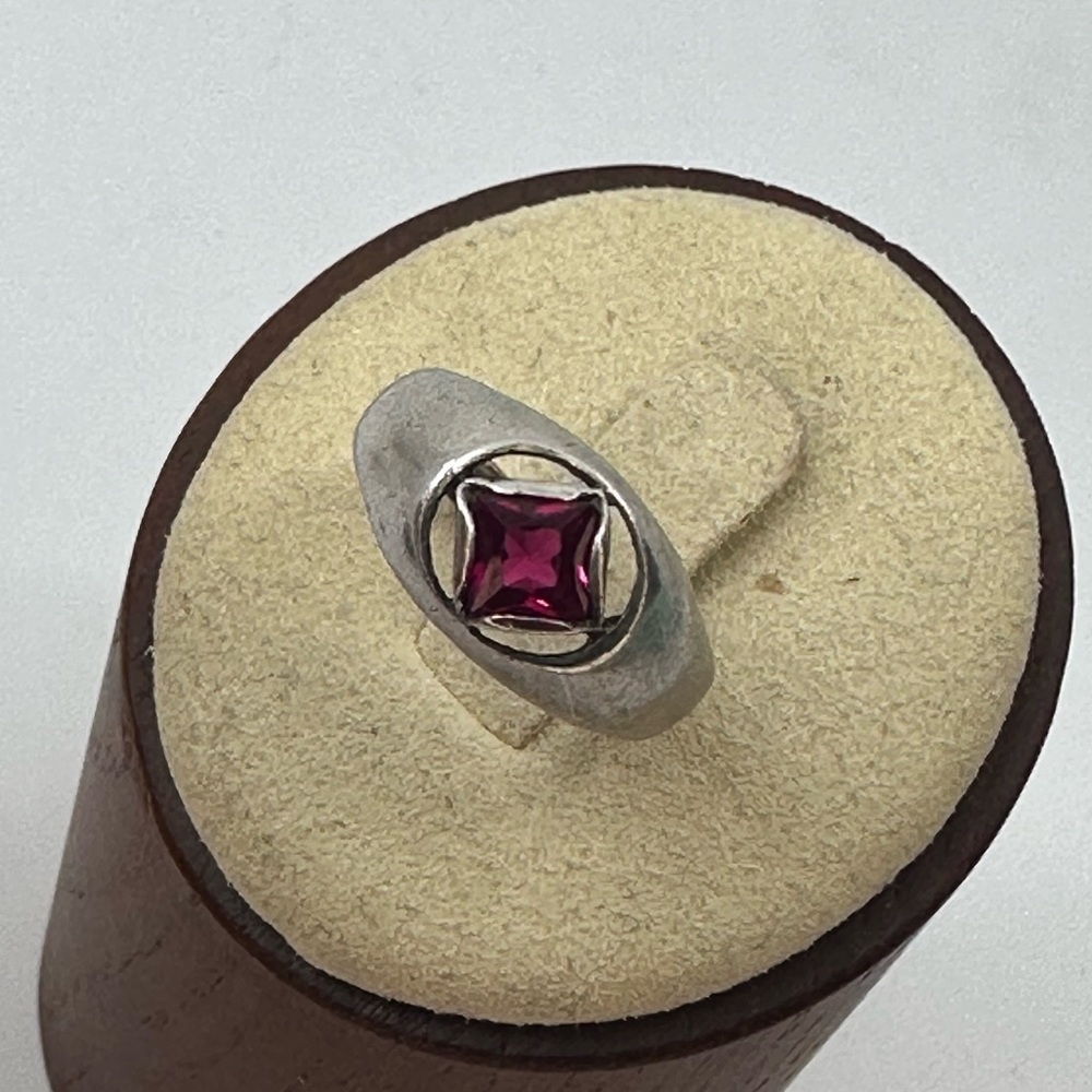 Sz. 6.75 Vintage 925 Sterling Silver Ring with Genuine Garnet - Picture 1 of 9